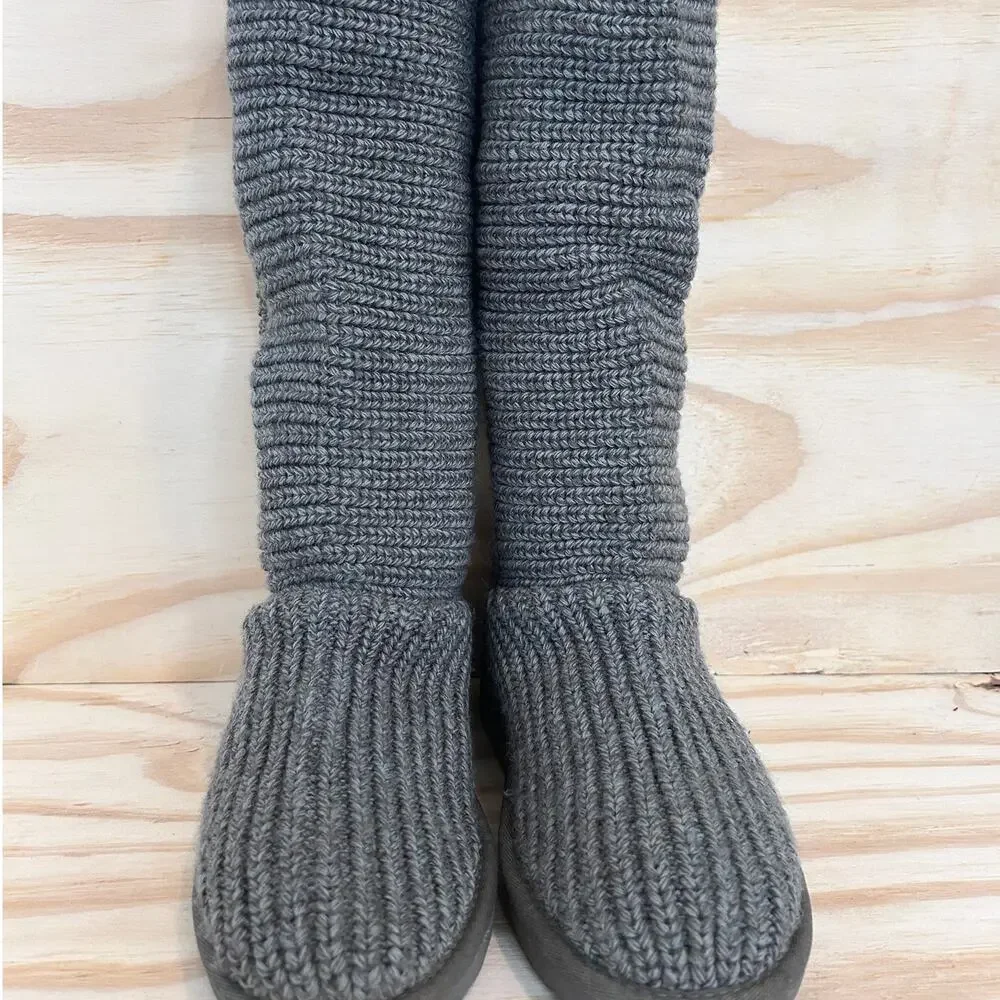 UGG - Classic Cardy Knit - Boots - Gray - Women's - 7 - S/N 1016555